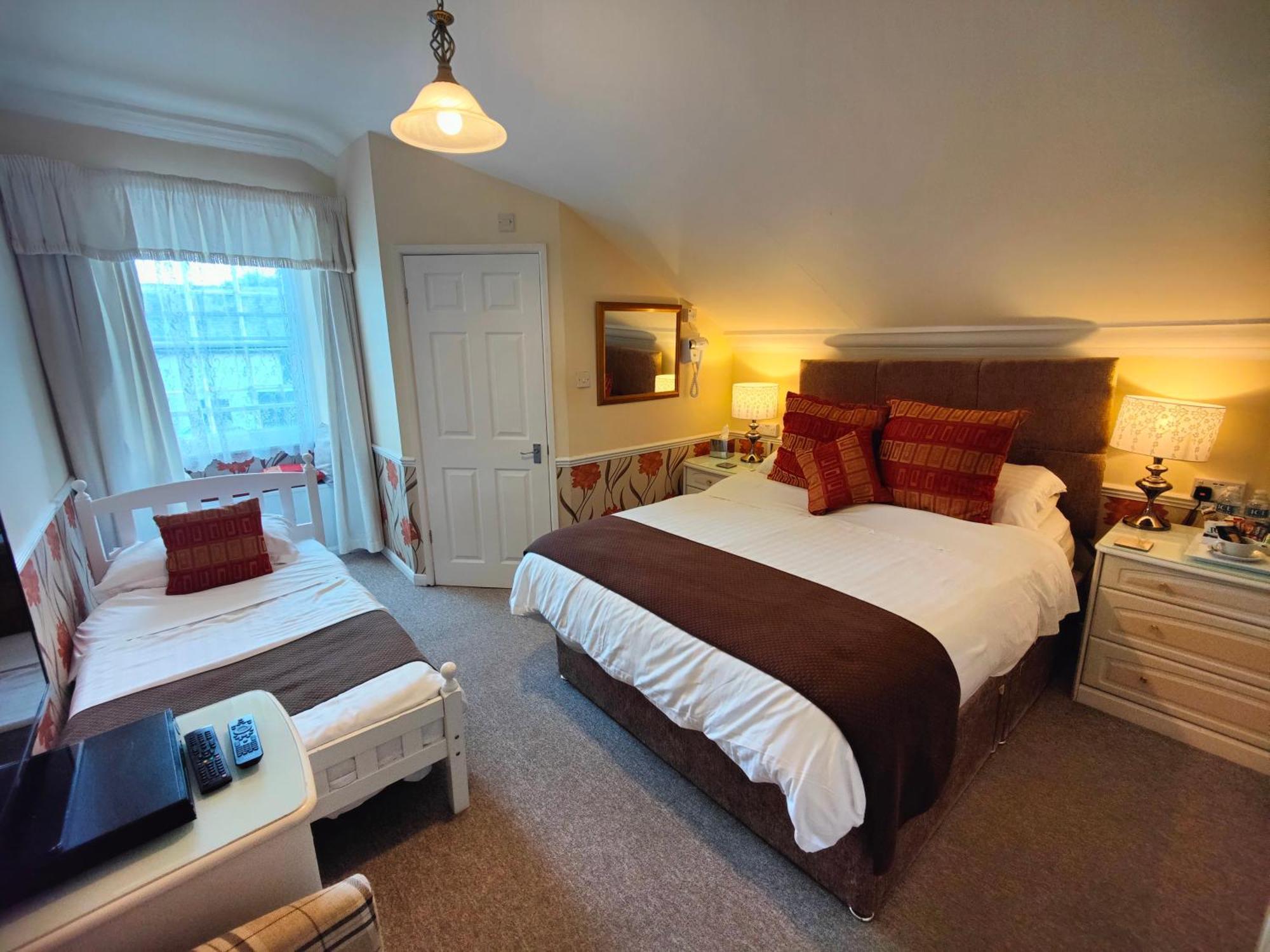 The Pack O' Cards Hotel Combe Martin Buitenkant foto