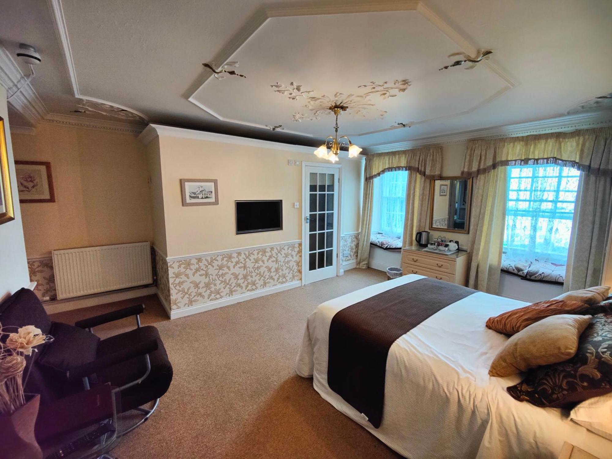The Pack O' Cards Hotel Combe Martin Buitenkant foto