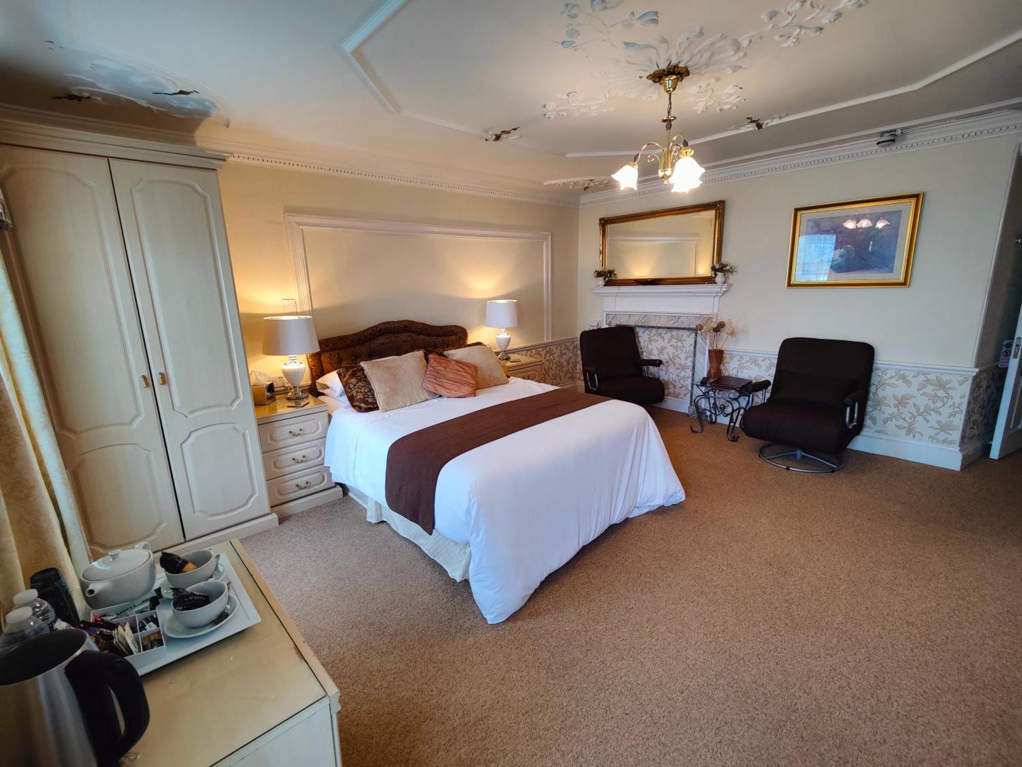 The Pack O' Cards Hotel Combe Martin Buitenkant foto